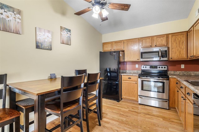 kitchen featuring ceiling fan, lofted ceiling, light hardwood / wood-style floors, sink, and appliances with stainless steel finishes