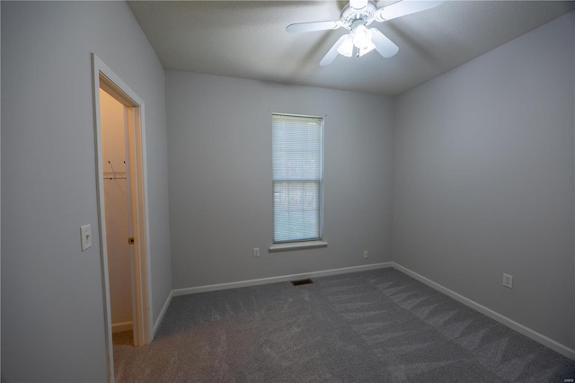 carpeted empty room featuring ceiling fan