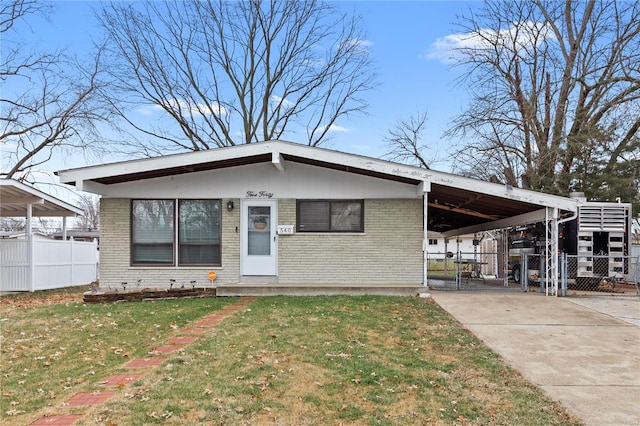 view of front of house featuring a front lawn and a carport