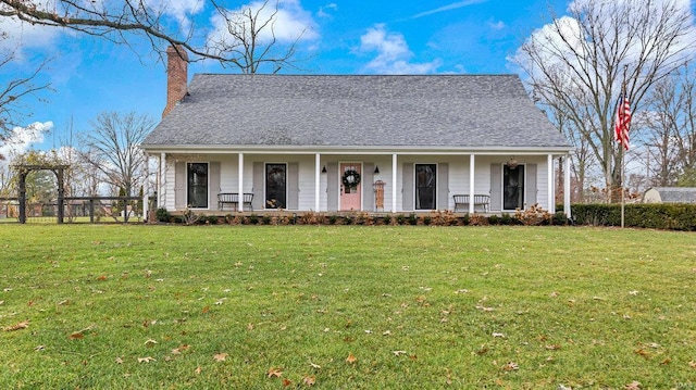 view of front of home featuring a front yard