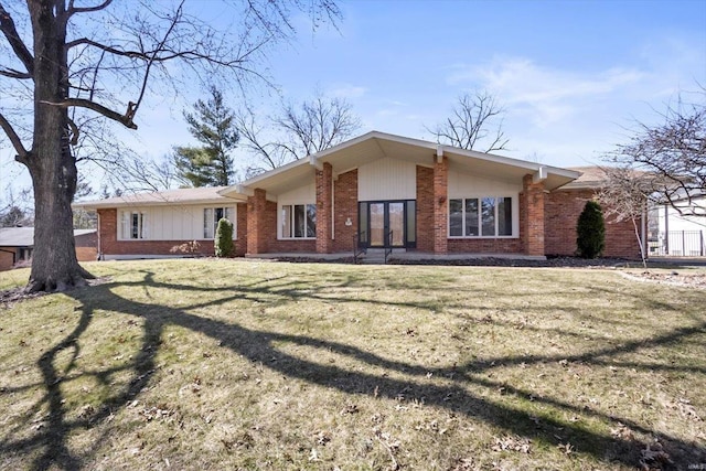 view of front of home featuring a front yard and brick siding