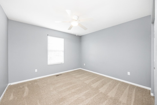 unfurnished room with carpet and ceiling fan