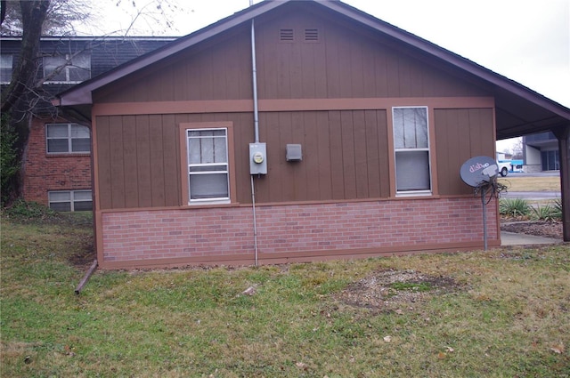 view of side of home featuring a lawn