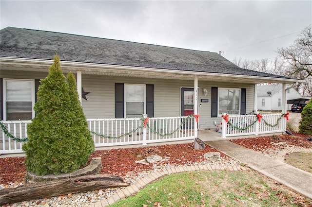 ranch-style home with a porch