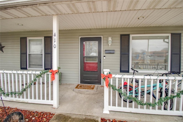 entrance to property featuring a porch