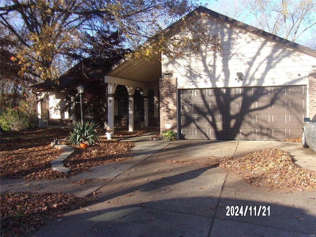 view of front facade with a garage