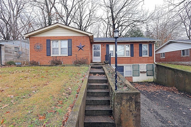 view of front of property with a front yard