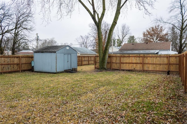 view of yard with a storage shed