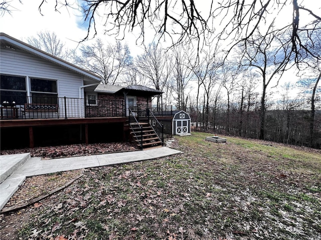 view of yard featuring a storage shed and a wooden deck