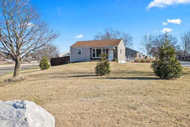 view of front of house featuring a front yard