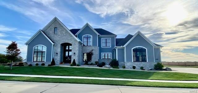 view of front of house featuring a front lawn