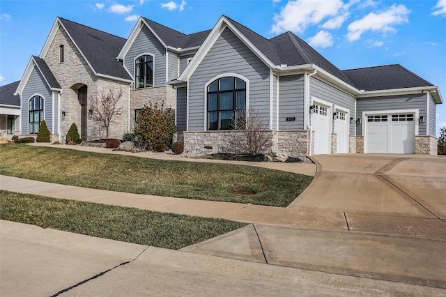 view of front facade featuring a front yard and a garage