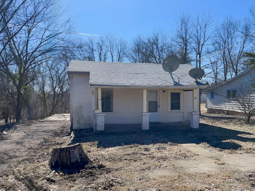 view of front of property with roof with shingles