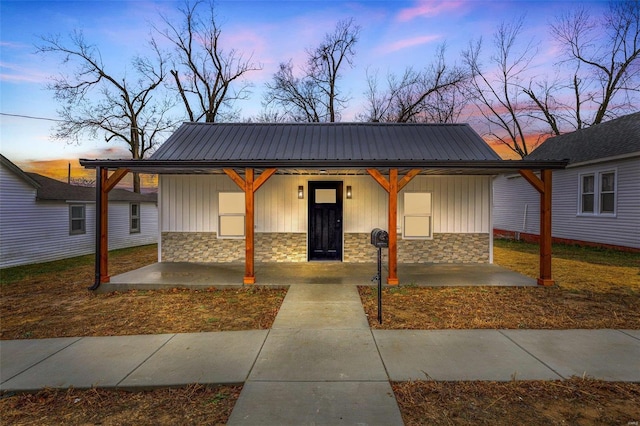 view of front of home featuring a porch