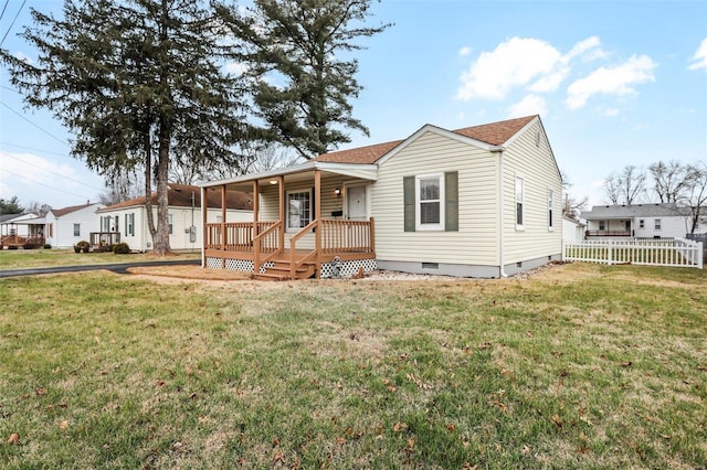 view of front of property featuring a porch and a front lawn