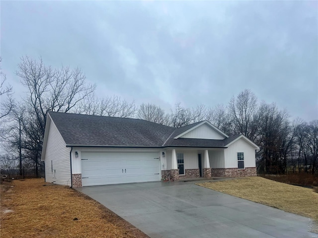 view of front of house featuring a garage and a front lawn