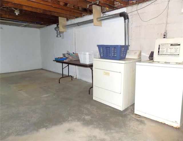 laundry room with washer and clothes dryer