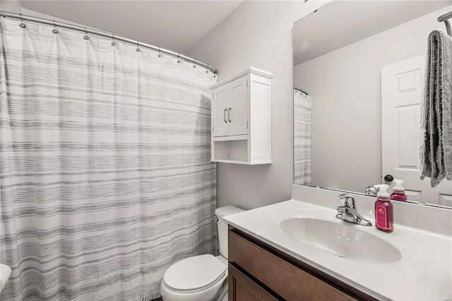 bathroom featuring a shower with curtain, vanity, and toilet