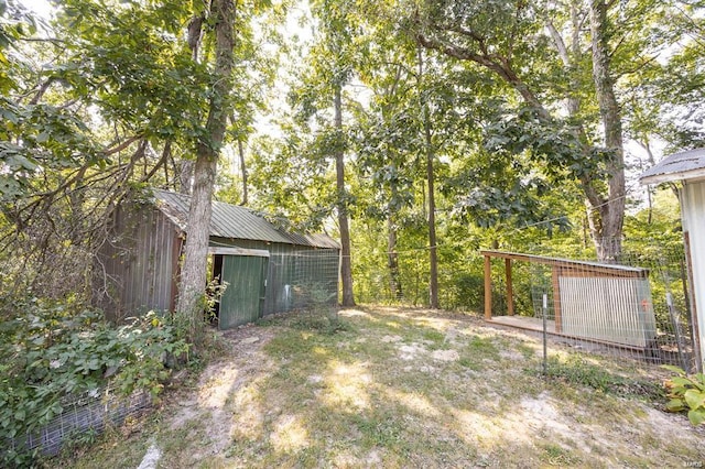 view of yard with an outdoor structure