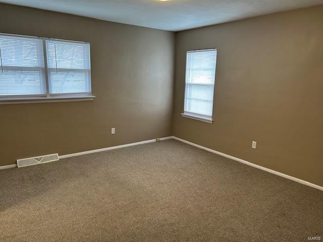 view of carpeted spare room