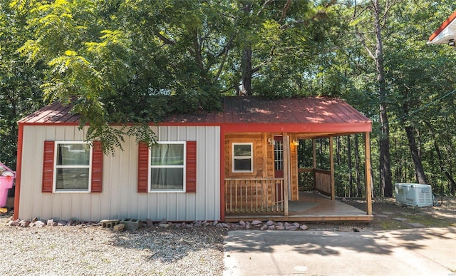 view of outdoor structure featuring covered porch