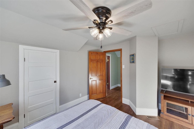 bedroom with dark wood-type flooring and ceiling fan