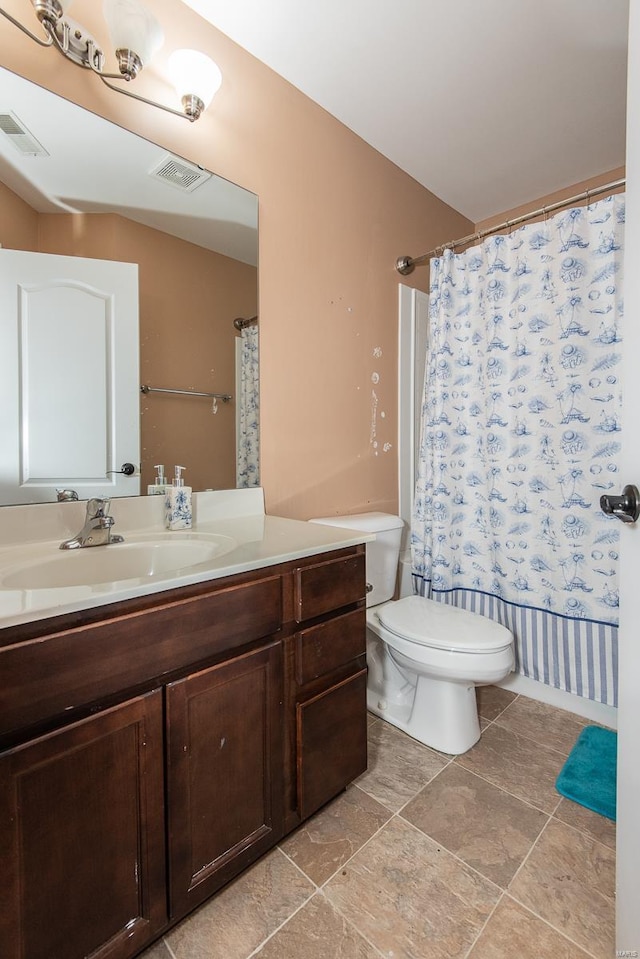 full bathroom featuring shower / bathtub combination with curtain, vanity, and toilet