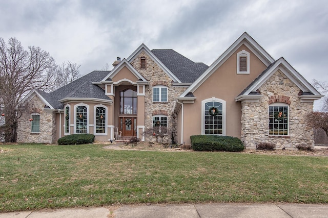 view of front of home featuring a front lawn