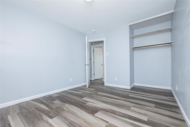 unfurnished bedroom with hardwood / wood-style flooring and a closet