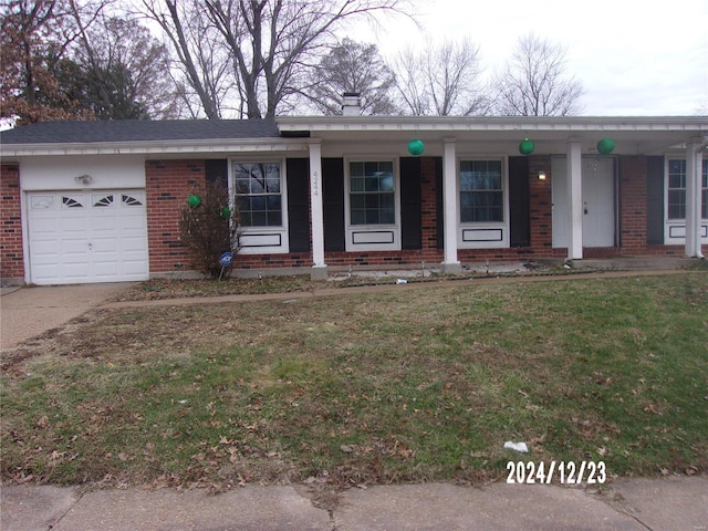 single story home featuring a porch, a garage, and a front lawn