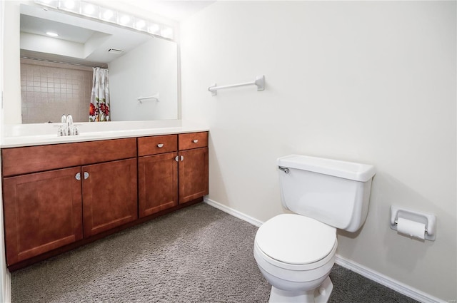 bathroom featuring a shower with curtain, vanity, and toilet