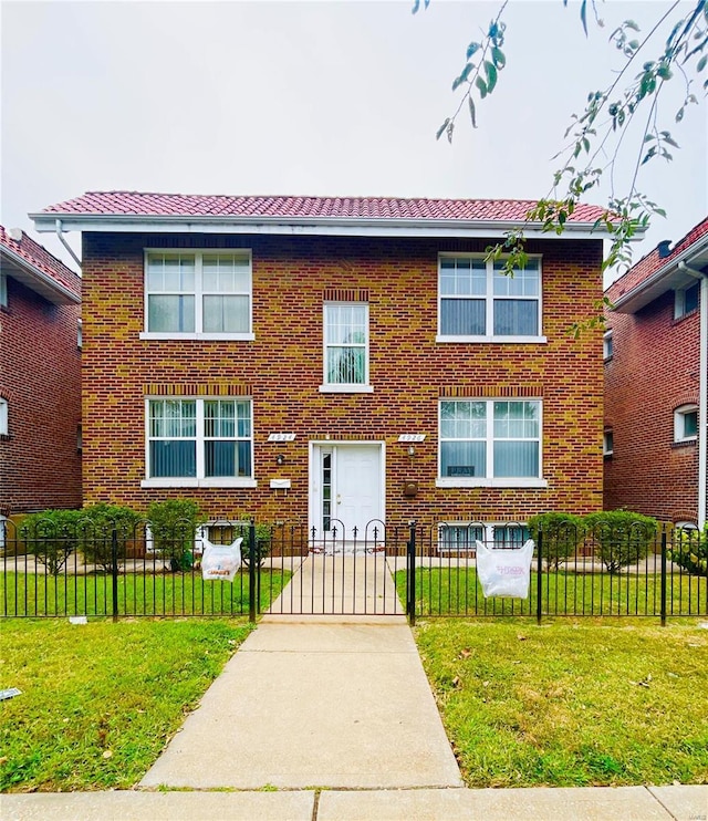 view of front facade featuring a front lawn