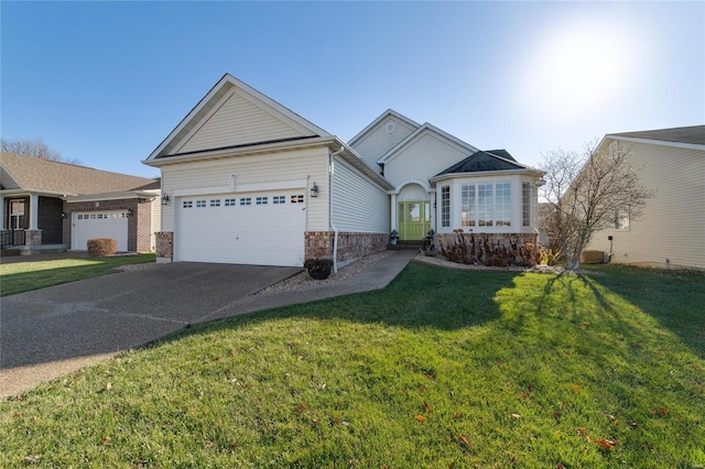 view of front facade featuring a garage and a front yard