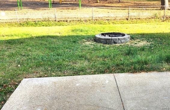 view of yard with a fire pit