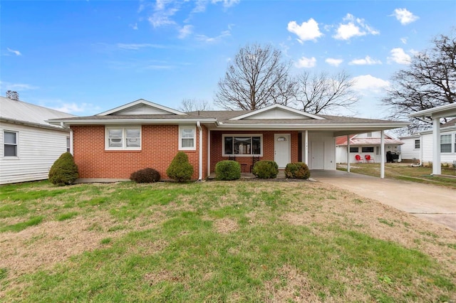 ranch-style house featuring a front lawn and a carport