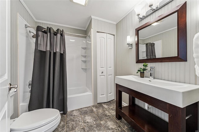 bathroom with toilet, shower / bath combo with shower curtain, vanity, and crown molding