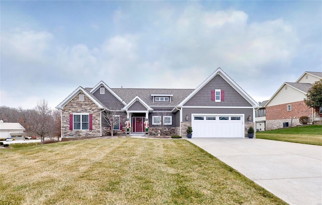 craftsman-style house featuring a front lawn