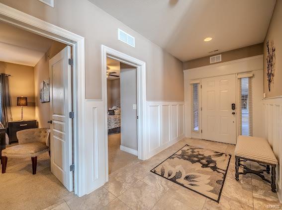 foyer with ceiling fan