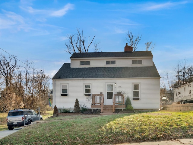 view of front of property featuring a front yard