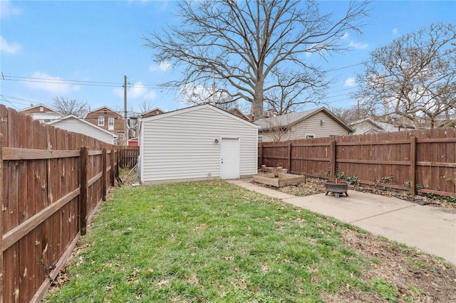 view of yard with a storage shed