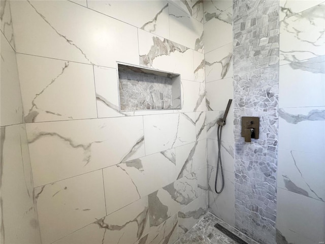 bathroom featuring tiled shower