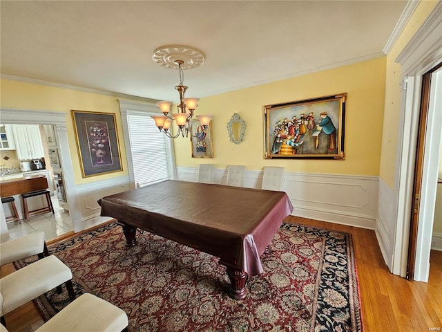 rec room featuring a chandelier, billiards, light wood-type flooring, and ornamental molding