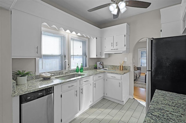 kitchen featuring ceiling fan, sink, stainless steel appliances, and white cabinetry