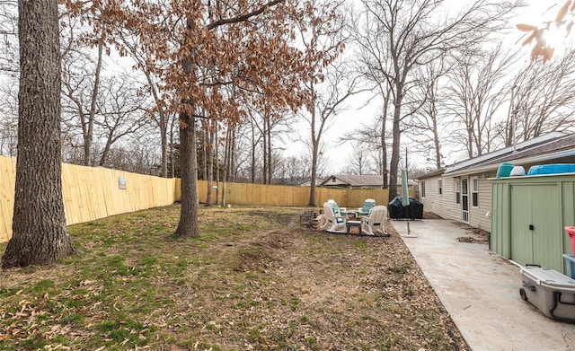 view of yard featuring a patio