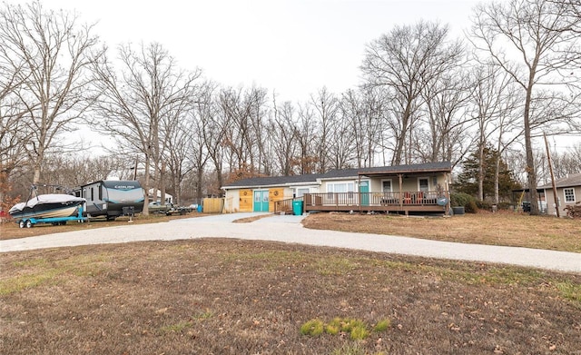 view of front of house featuring a front lawn and a porch