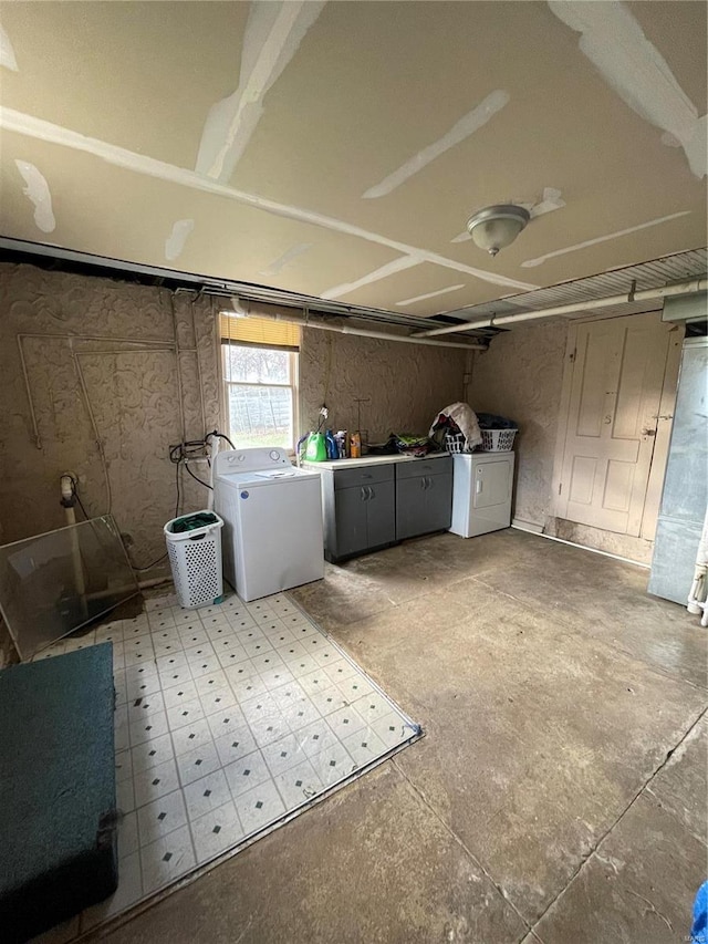 basement featuring washer / clothes dryer