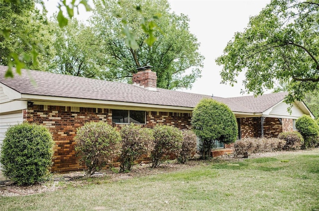 view of front of house featuring a front yard