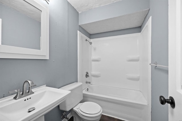 full bath featuring a sink, shower / bathtub combination, and toilet