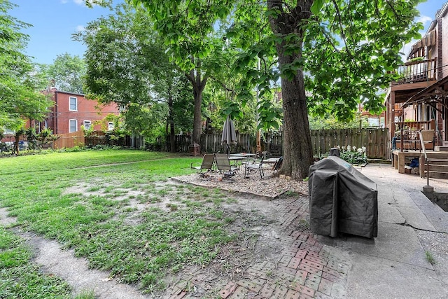 view of yard with a patio