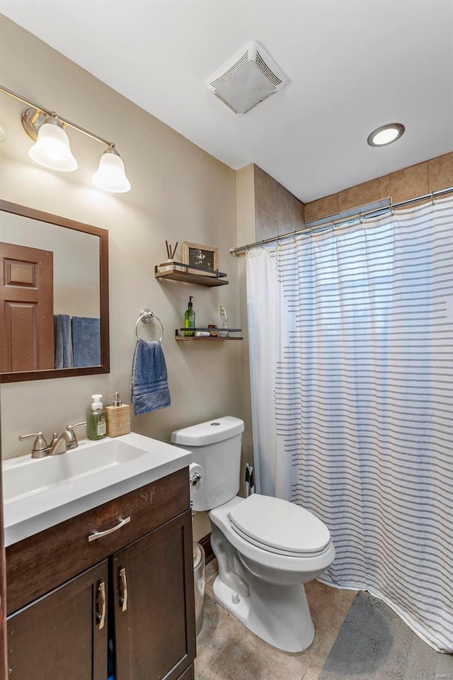 bathroom featuring curtained shower, vanity, and toilet